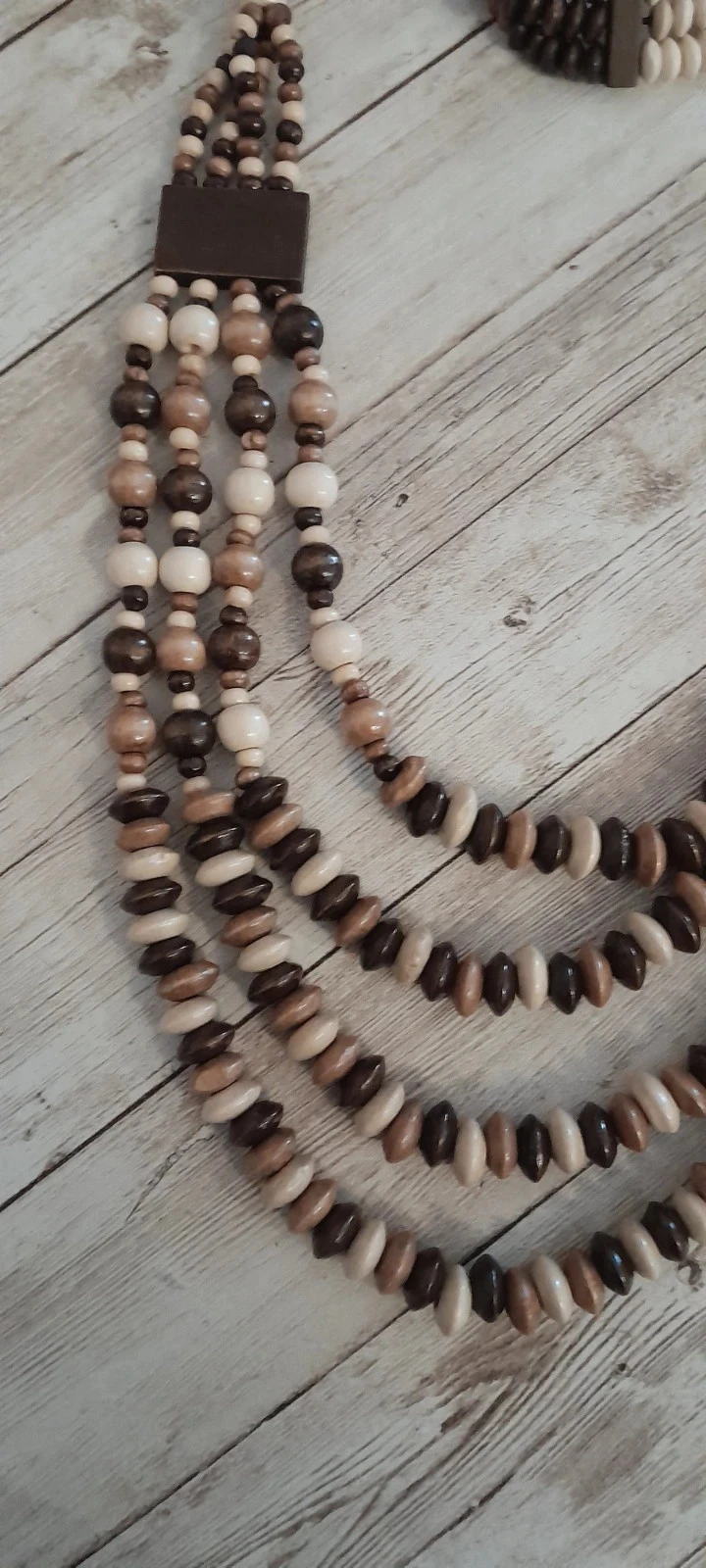 Conjunto collar + pulsera de madera, color café, crema – photo 3